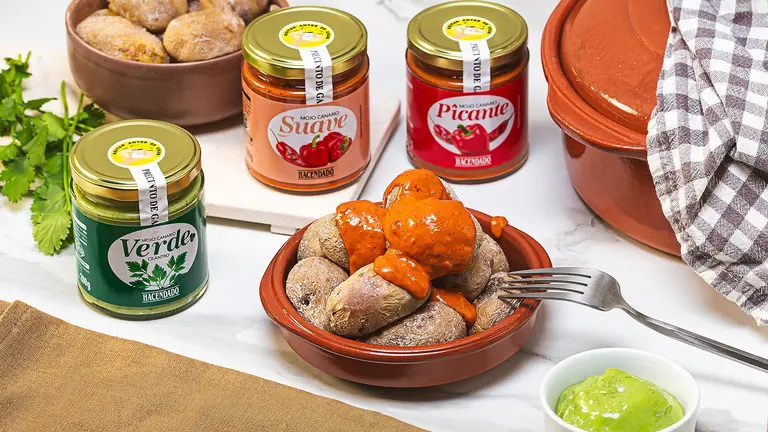 El mojo verde incorpora ahora cilantro en su receta; los rojos, una mezcla de pimientos diferente.