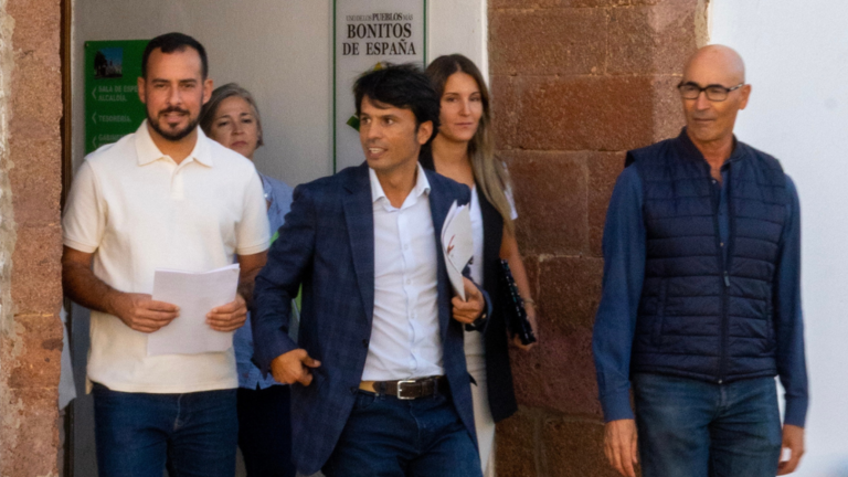 Marcos Bergaz junto con concejales PSOE Teguise.