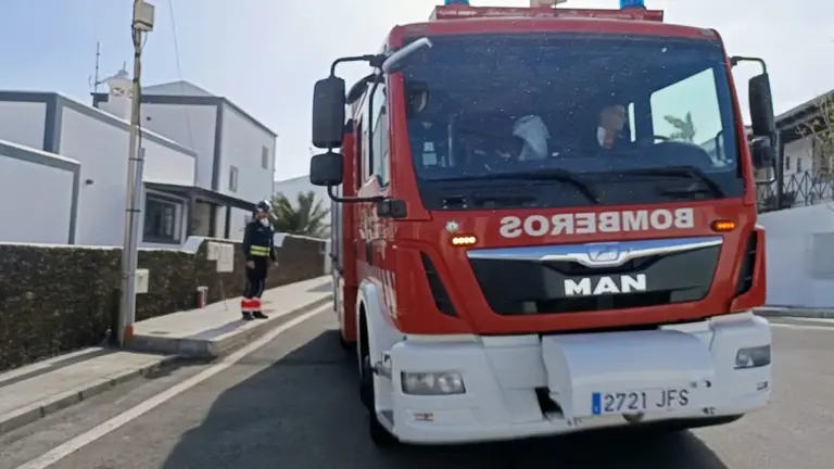 Los bomberos en la zona del accidente