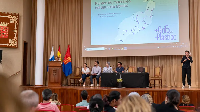 'Más grifo es menos plástico'.