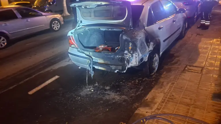 Incendio de vehículo en Arrecife.