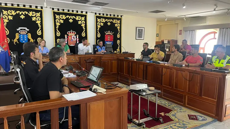 El alcalde de Arrecife presidió ayer la Junta Local de Seguridad para la celebración de San Juan.