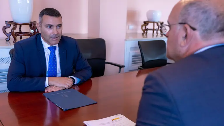 Reunión de Oswaldo Betancort y Anselmo Pestana.