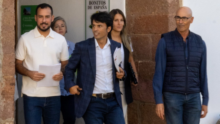Marcos Bergaz y el grupo municipal PSOE en el Ayuntamiento de Teguise.