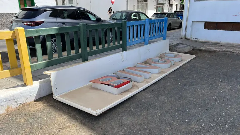 Cartel del antiguo bingo.