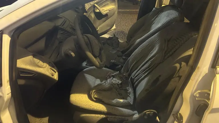 Vehículo incendiado.