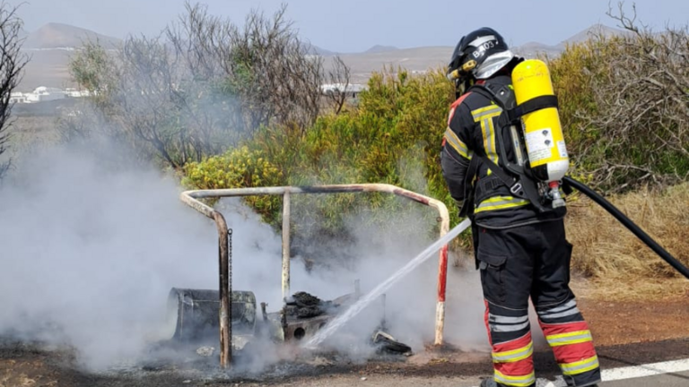 Incendio de contenedor en Nazaret.