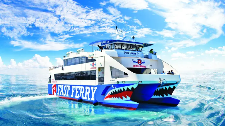 Líneas Romero, ferry Don Juan ruta Playa Blanca - Corralejo.