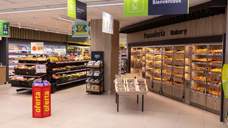 Interior de SuperDino Alcalá (Tenerife).