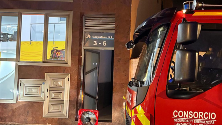 Incendio en una vivienda de la calle Eugenio Dors, en Arrecife.