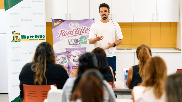 Momento de la charla que Carlos Río dio en las oficinas de HiperDino en Las Palmas de Gran Canaria.