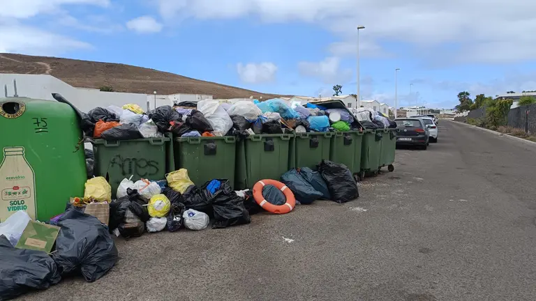 Contenedores de basura en Yaiza. Imagen: CC Yaiza.