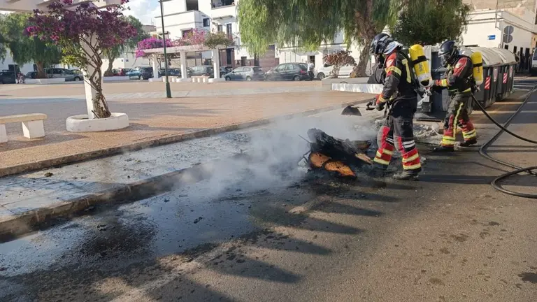 Los bomberos en el lugar del incendio