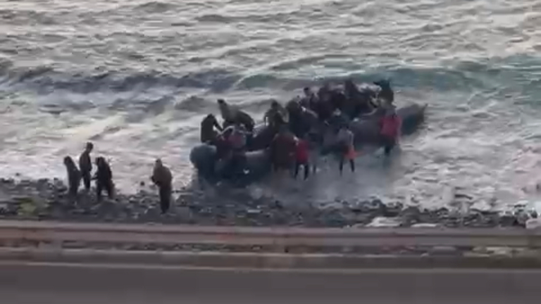 Patera llegada a Costa Teguise.