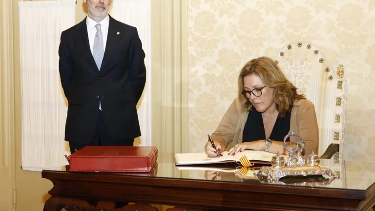 Ástrid Pérez en el Parlamento Balear.