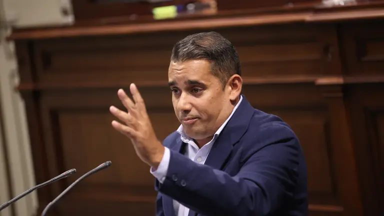 Yoné Caraballo en una sesión plenaria.