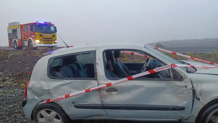 Vuelco en la carretera de Tinajo.