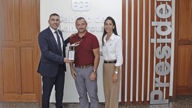 Entrega del reconocimiento a Ruimán Duarte