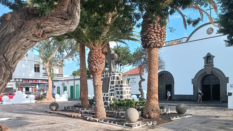 Monumento a los Caídos, Plaza de Las Palmas, Arrecife. PORTADA
