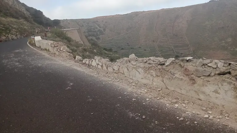 Muro caído en la LZ-10