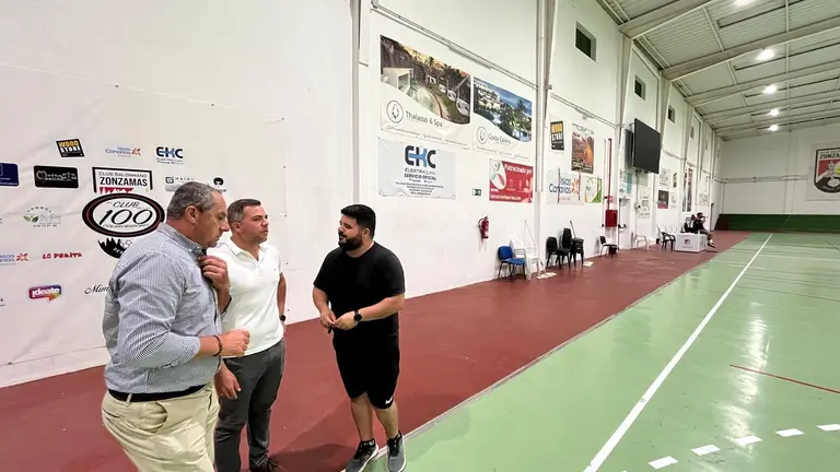 Jacobo Medina y Juan Monzón visitando el Pabellón de San Bartolomé