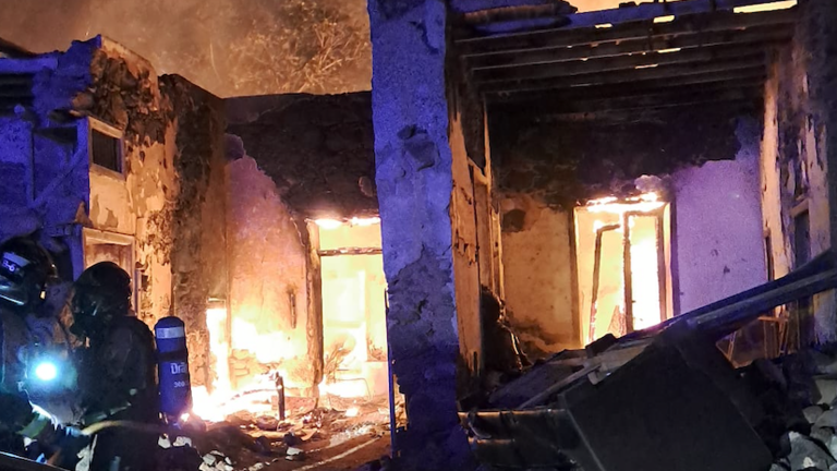 Incendio en una casa abandonada de Arrecife