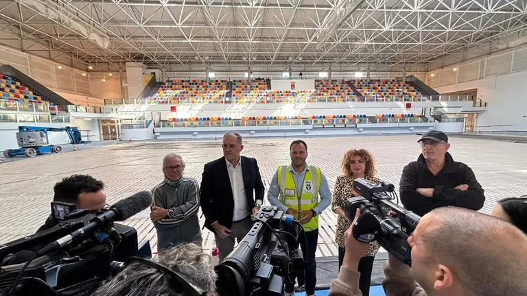 Arrecife reabrirá esta primavera el Palacio de Deportes de Argana. El alcalde y la concejala de Deportes muestran hoy a los medios la culminación de los trabajos 