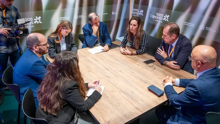 BOOKING FITUR -6