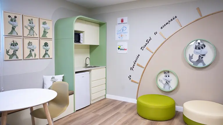 Fundación DinoSol ha colaborado en la Sala de Descanso para Familias del Hospital Universitario Doctor José Molina Orosa, en Lanzarote