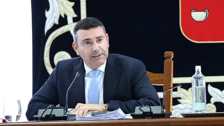 Oswaldo Betancort en el pleno en la sede del Cabildo de Lanzarote