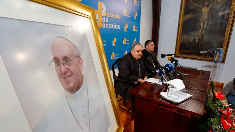 Comparecencia del obispo de la Diócesis de Canarias por el fallecimiento del papa Francisco (Foto: EFE)