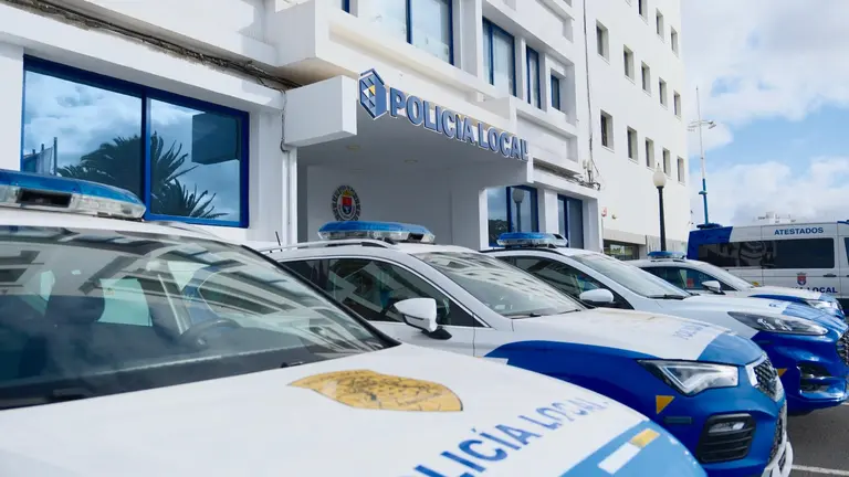 La Policía Local de Arrecife lo detuvo por estos delitos y ha sido puesta a disposición judicial