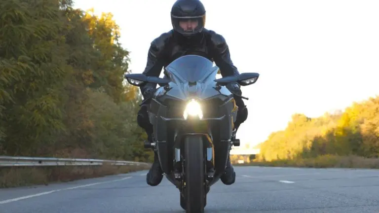 Un motorista en una imagen de archivo (Dirección General de Tráfico)