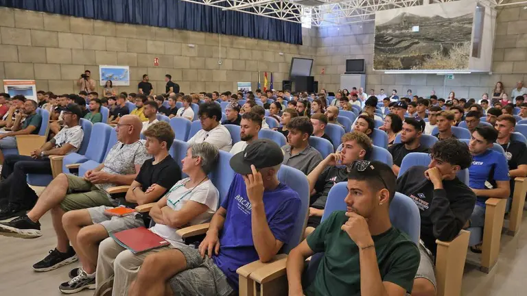 Alumnos de la Escuela de Pesca