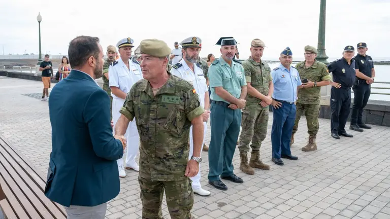 La izada de la bandera de España en Arrecife
