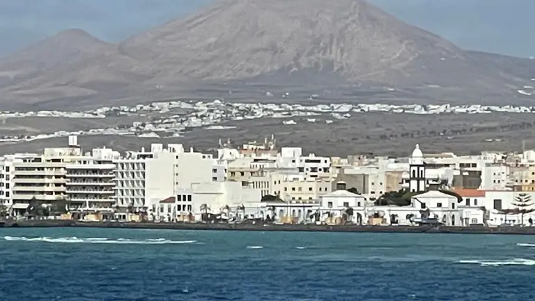 Vista de Arrecife desde el mar