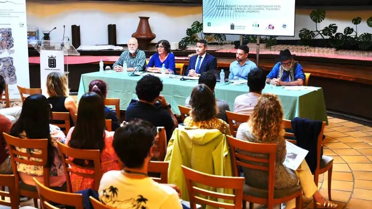 El Cabildo de Lanzarote pone en valor el yacimiento de Fiquinineo como referente patrimonial en las Jornadas ‘Arqueología bajo el Jable’