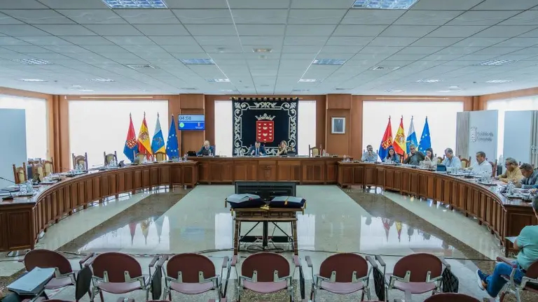 Pleno tras el abandono de los consejeros de la oposición