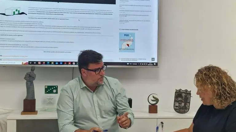 Foto El alcalde Isidro Pérez y la concejala Marlene Romero