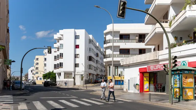Nueva licitación del mantenimiento de la red semafórica de Arrecife. El alcalde Yonathan de León y el concejal de Movilidad y Transportes, Mario González  Altube  (1)