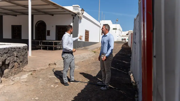 El alcalde de Arrecife y el consejero insular de Obras Públicas de Lanzarote anuncian desde Altavista la adjudicación del proyecto para Altavista
