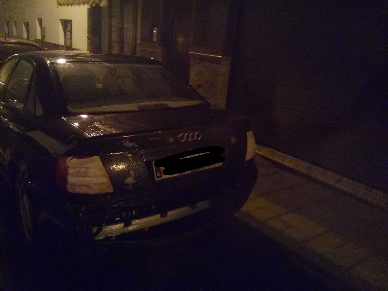 Coche afectado por un incendio