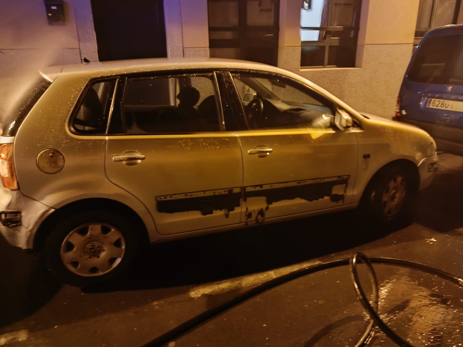 Vehículos afectados por el fuego en Altavista