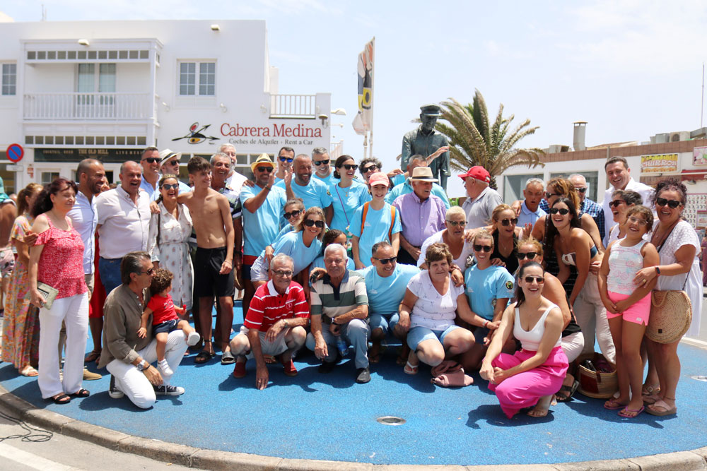Escultura de homenaje a la tradición marinera de Playa Blanca