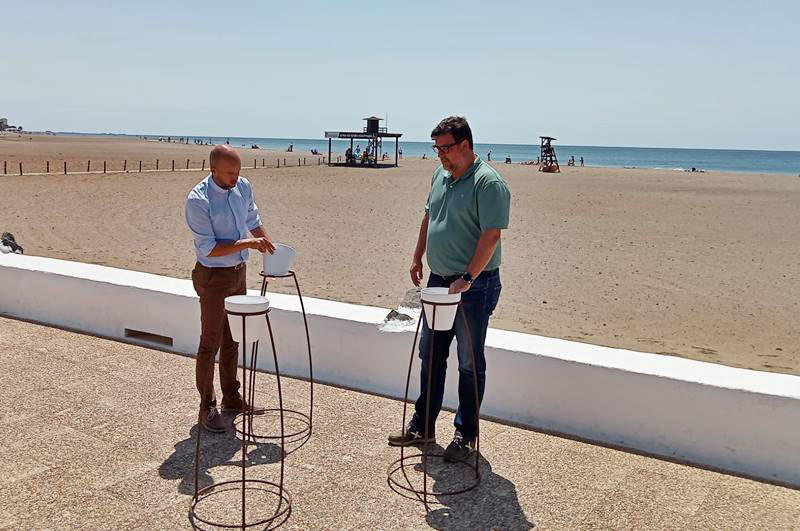 Nuevos ceniceros adecuados al entorno constituido en la Avenida de Playa Honda