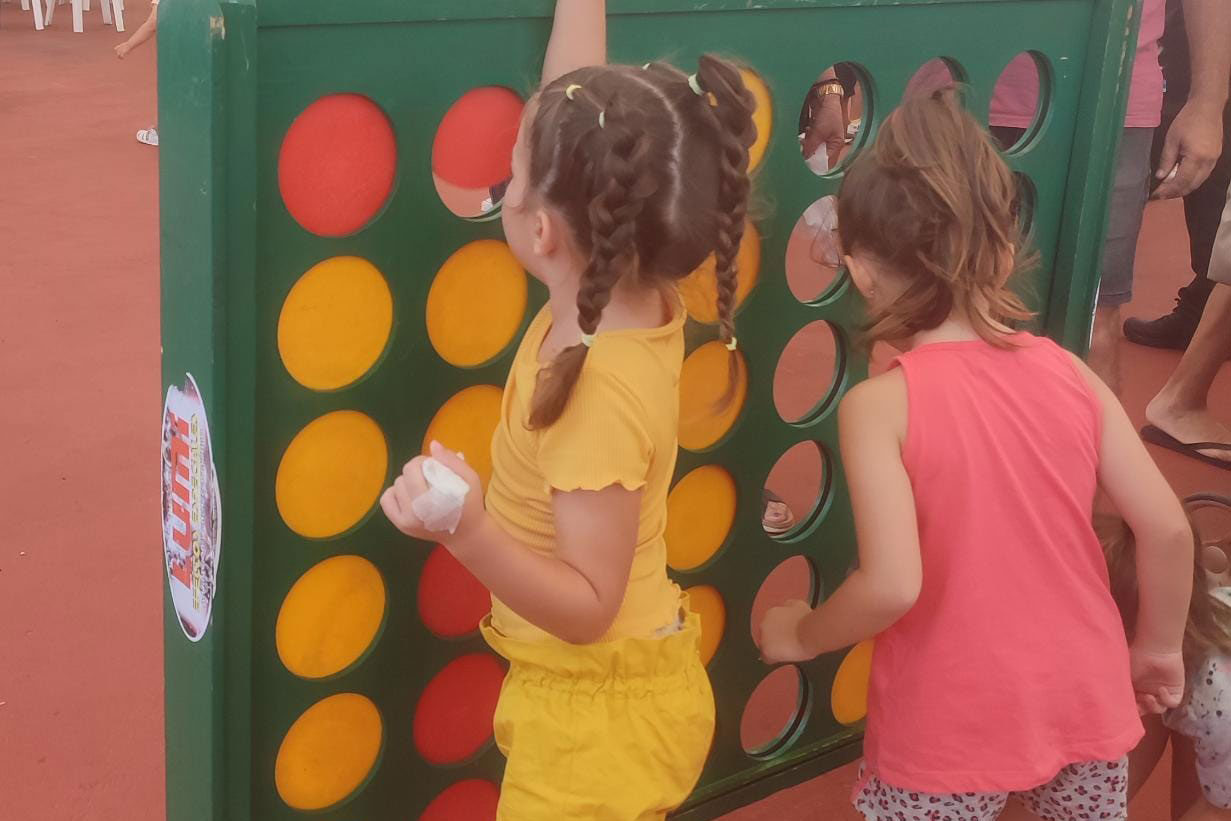 Los pequeños disfrutando de actividades inclusivas en San Bartolomé