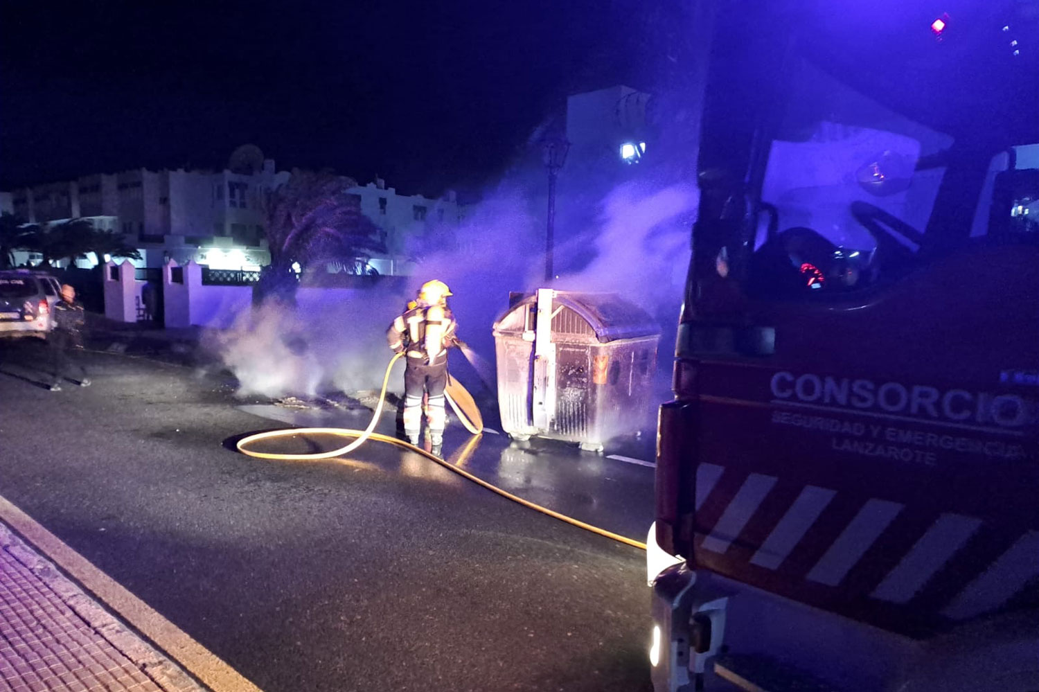 Incendio contenedores Costa Teguise