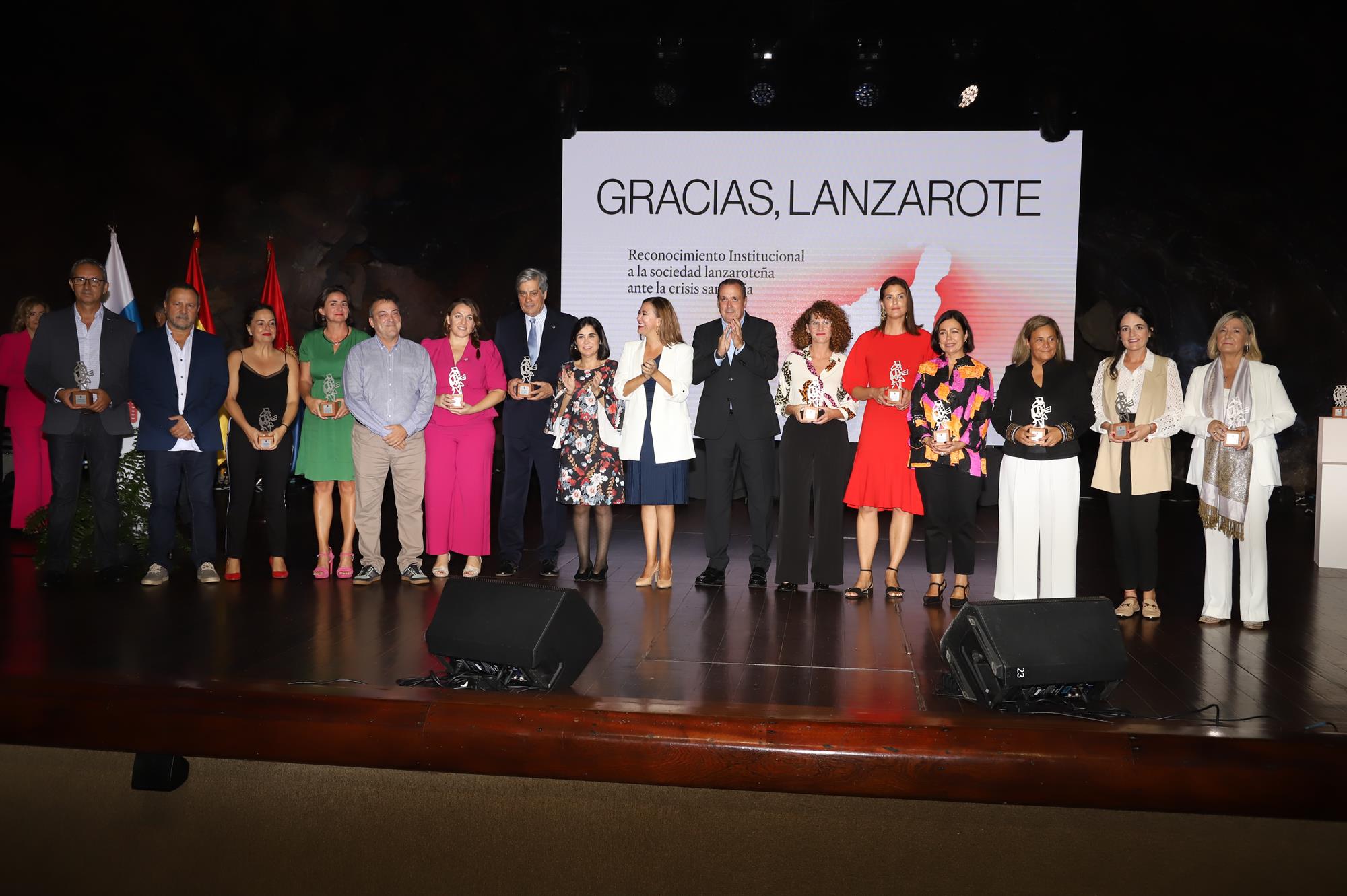 Reconocimiento institucional a representantes de la Sanidad y Educación