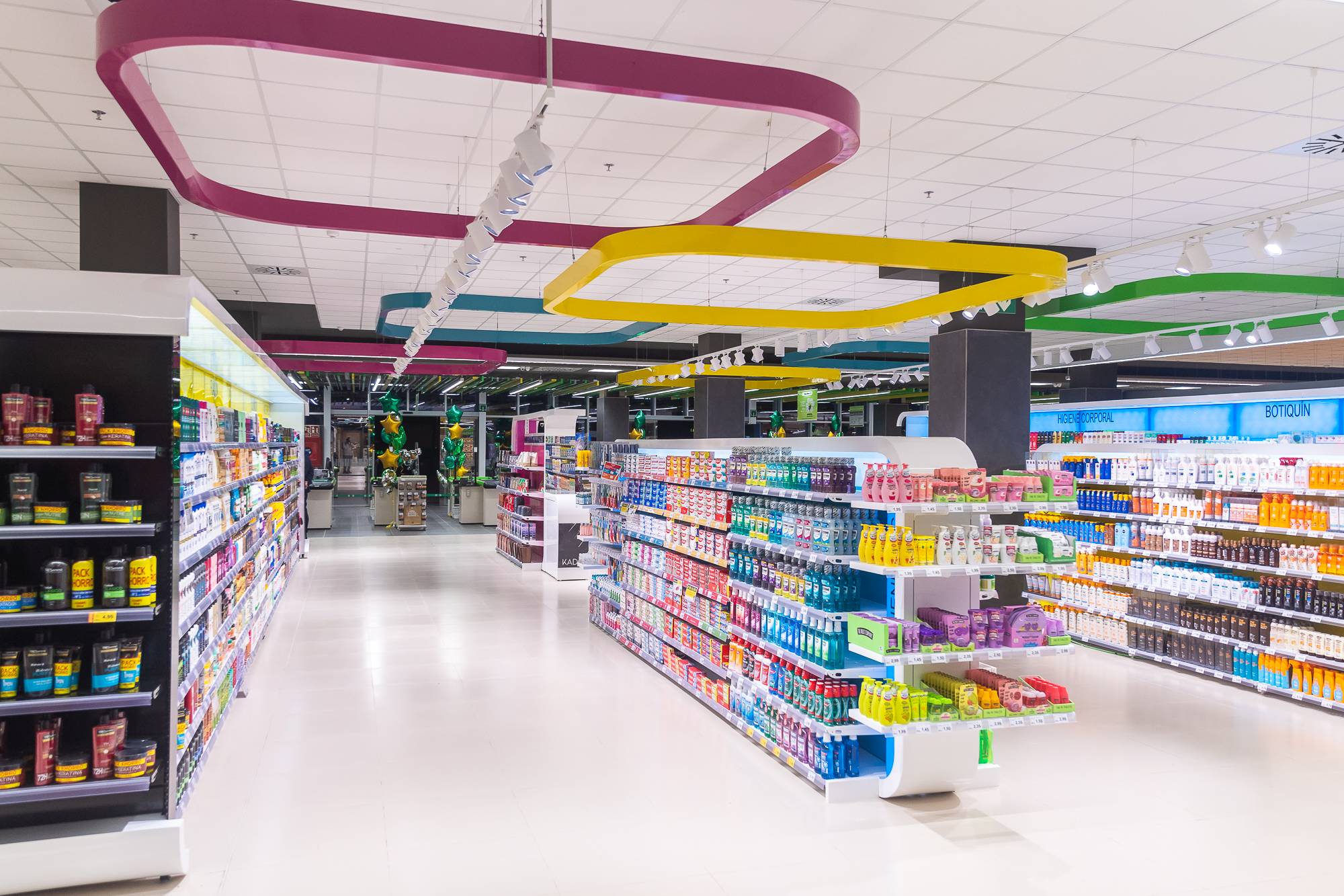 Tiene 3.500 metros cuadrados de sala de ventas
