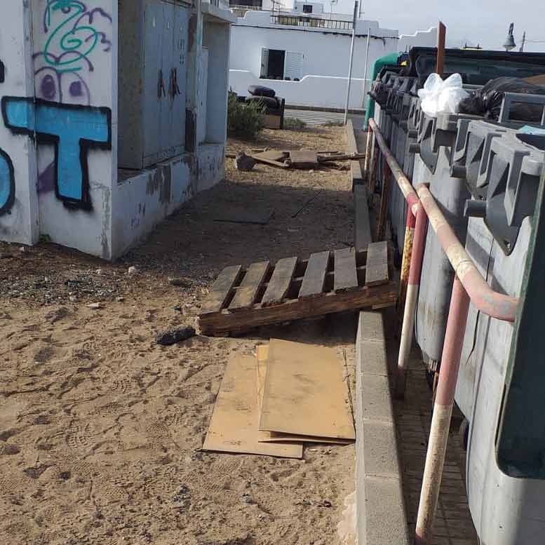 Contenedores de basura en Famara